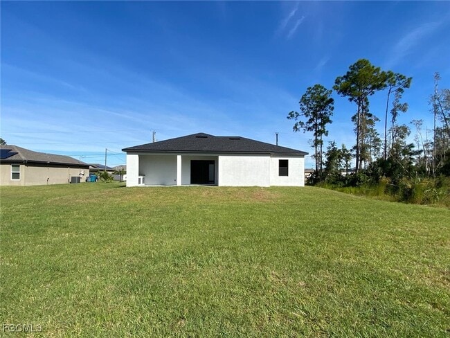 194 Yager Cir in Ft. Myers, FL - Building Photo - Building Photo