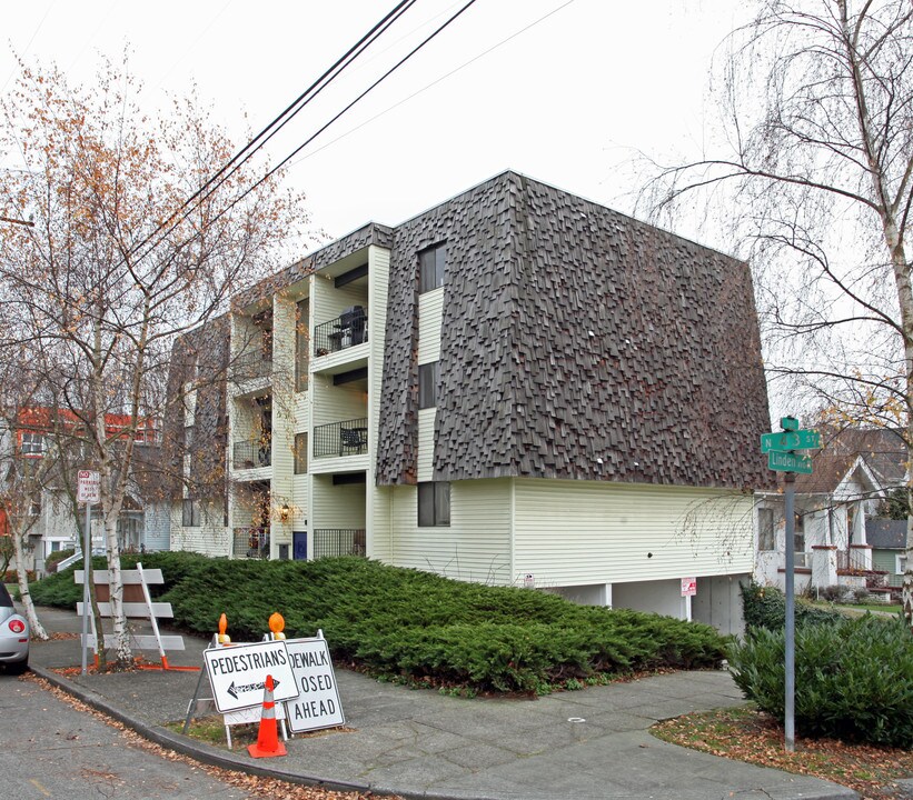 801 N 43rd St in Seattle, WA - Building Photo