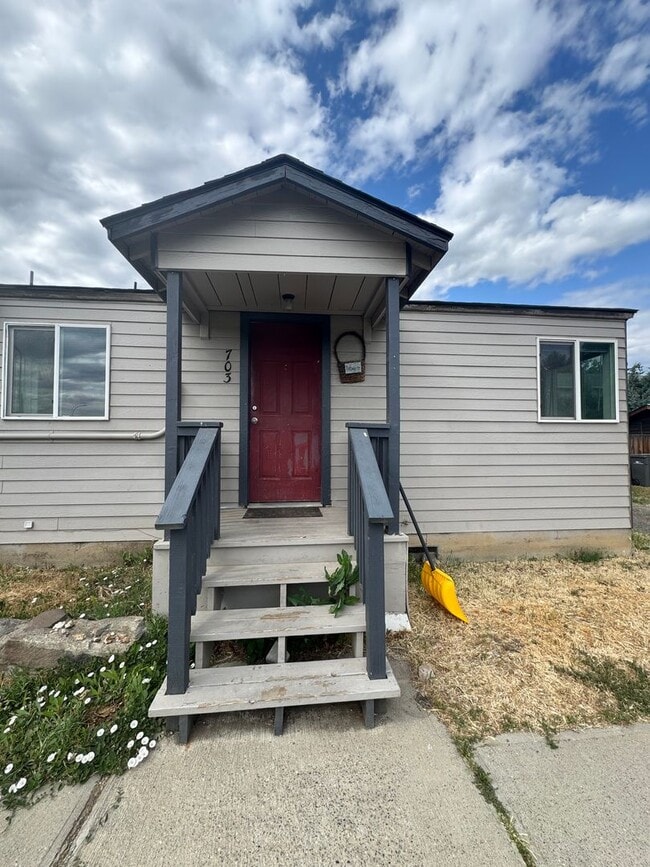 703 E 18th Ave in Ellensburg, WA - Building Photo - Building Photo