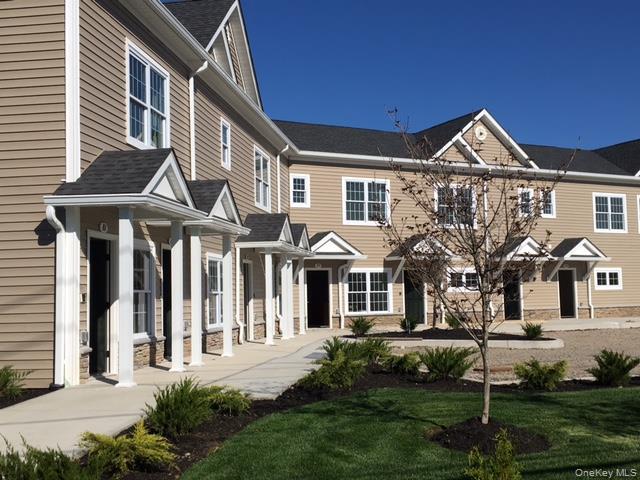 115 Evergreen St in West Babylon, NY - Foto de edificio