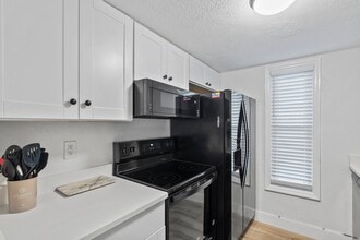 3715 42nd Way S, Unit 61F in St. Petersburg, FL - Building Photo - Building Photo