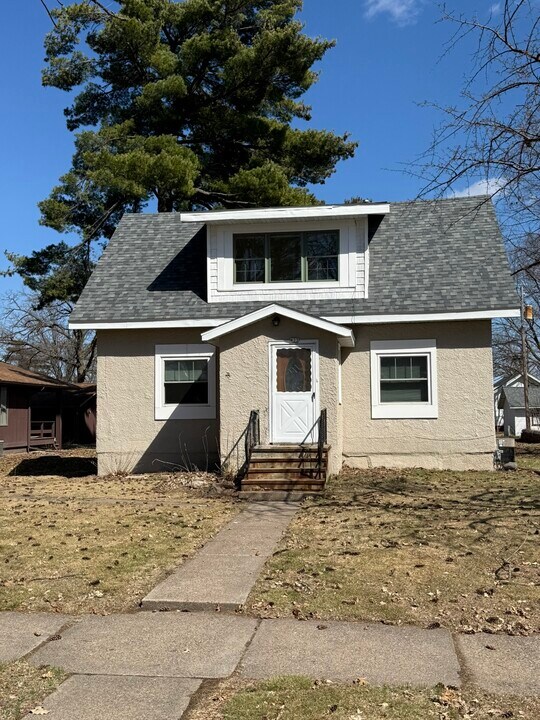 823 Craite Ave in Rice Lake, WI - Building Photo