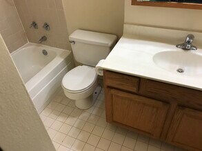 6700 S South Shore Dr, Unit 18D in Chicago, IL - Building Photo - Building Photo