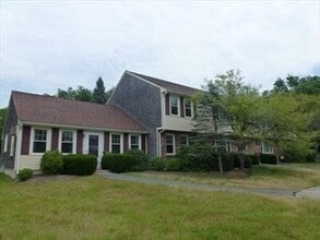 2 Blueberry Dr in Lakeville, MA - Building Photo - Building Photo