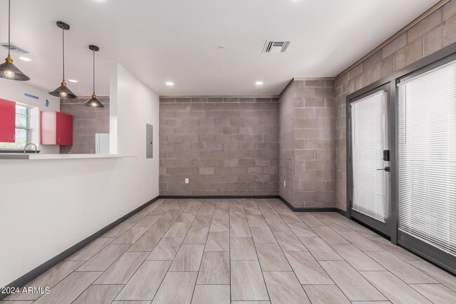 129 N 11th Ave in Phoenix, AZ - Foto de edificio - Building Photo