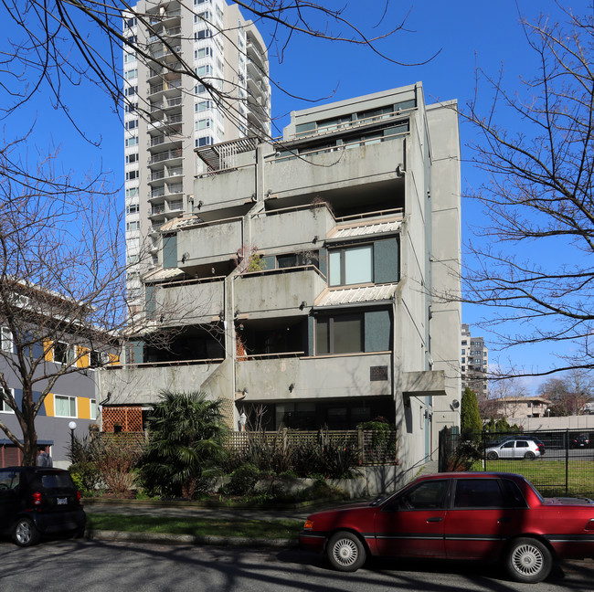 Pendrell Place in Vancouver, BC - Building Photo - Building Photo