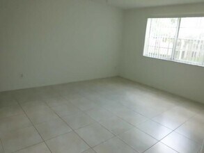 8720 Shadow Wood Blvd in Coral Springs, FL - Building Photo - Building Photo