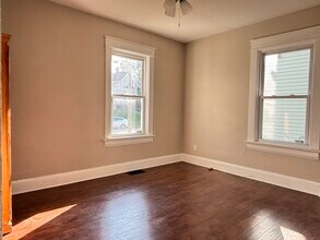 1836 Elm Ave, Unit #1 in Cincinnati, OH - Foto de edificio - Building Photo