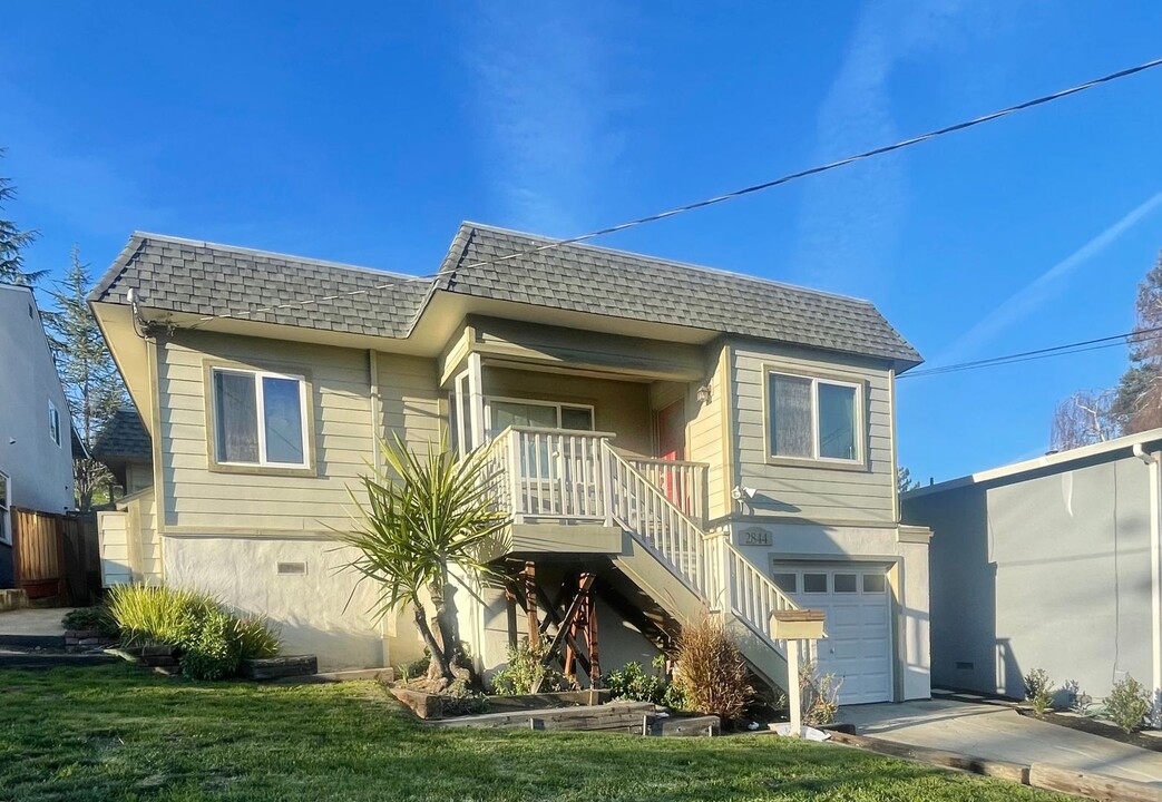 2844 Sydney Way in Castro Valley, CA - Foto de edificio