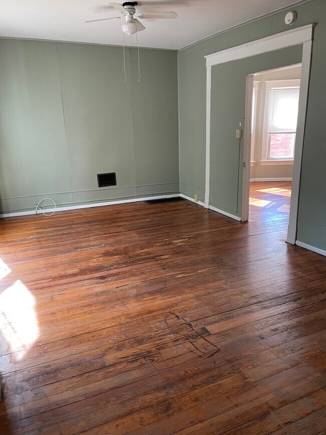 1105 Hutton St in Troy, NY - Building Photo - Building Photo