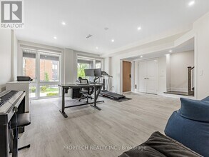 45 Thorncrest Dr in Vaughan, ON - Building Photo - Building Photo