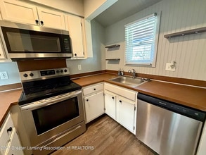 612 S Dibble Blvd in Lansing, MI - Foto de edificio - Building Photo