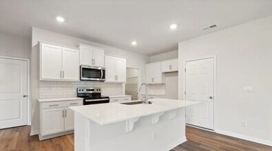 8048 Plymouth Dr in Sherrills Ford, NC - Building Photo - Building Photo