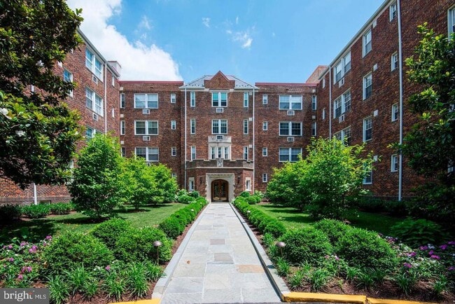 property at 3051 Idaho Ave NW