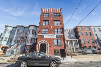 32 Magnolia Ave in Jersey City, NJ - Building Photo - Primary Photo