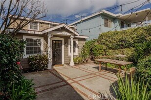 703 Orchid Ave in Newport Beach, CA - Building Photo