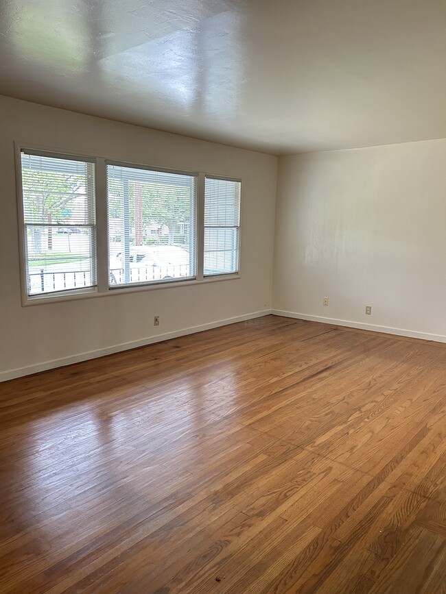 3712 Los Flores Ave in Concord, CA - Building Photo - Building Photo
