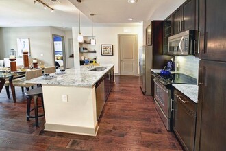 101 Detering St in Houston, TX - Foto de edificio - Building Photo