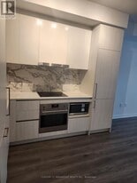 225 Commerce St in Vaughan, ON - Building Photo