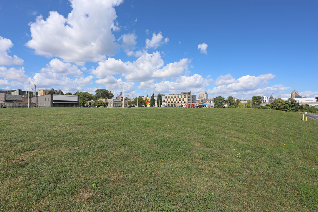 East National Flats in Milwaukee, WI - Building Photo