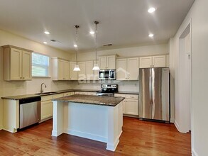 6835 Thistle Down Dr in Harrisburg, NC - Foto de edificio - Building Photo