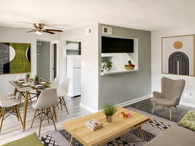 Villas of Oak Creste in San Antonio, TX - Building Photo