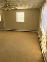 22 Laurel Ln in Lincoln, RI - Foto de edificio - Building Photo