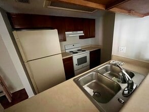 100 Aurora St in Laredo, TX - Building Photo - Building Photo