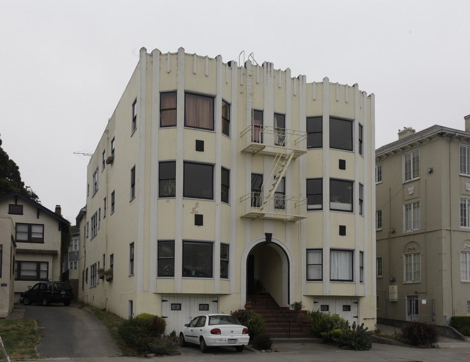 1438 Lakeshore Ave in Oakland, CA - Building Photo