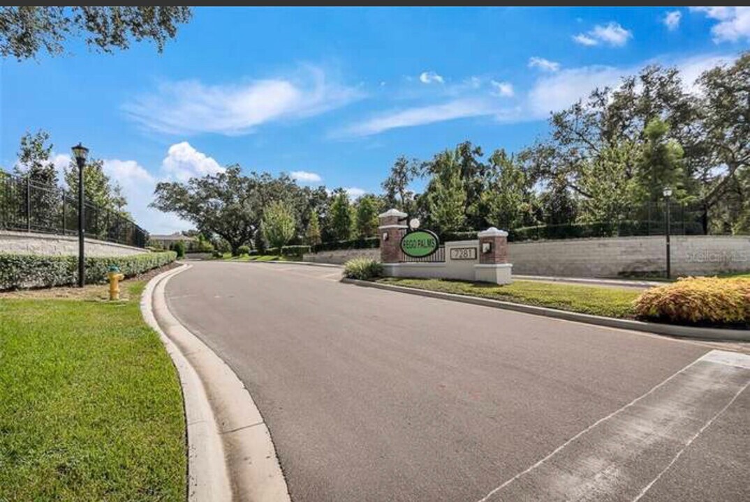 5331 Sylvester Loop in Tampa, FL - Foto de edificio