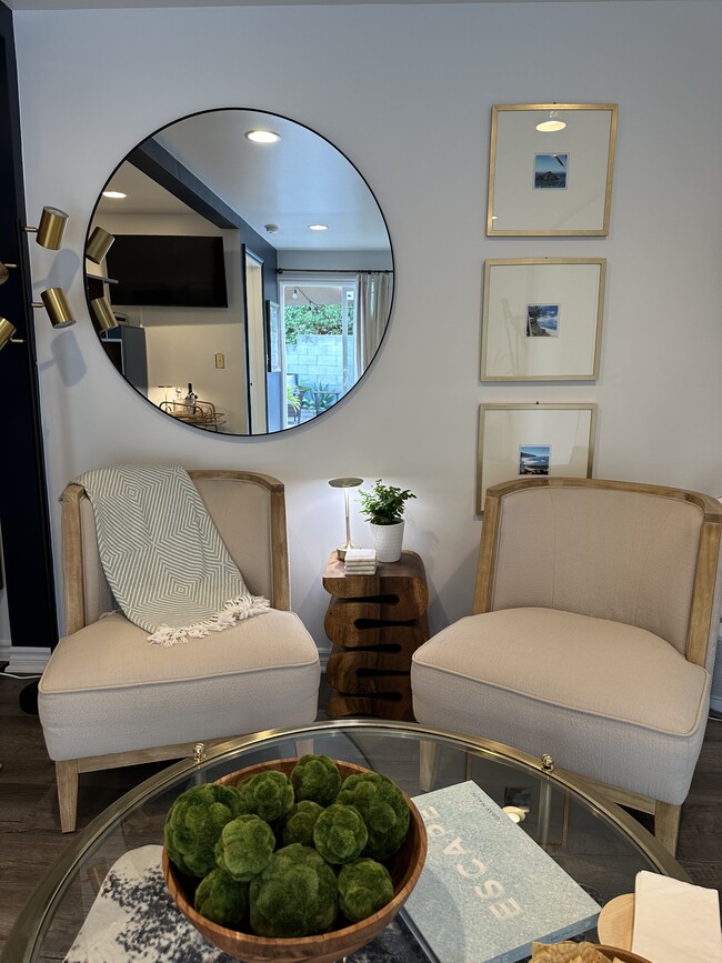 629 Avenue A, Unit Welcome Home- Studio in Redondo Beach, CA - Foto de edificio - Building Photo
