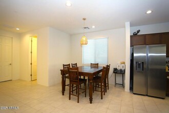 7209 S 13th Pl in Phoenix, AZ - Foto de edificio - Building Photo