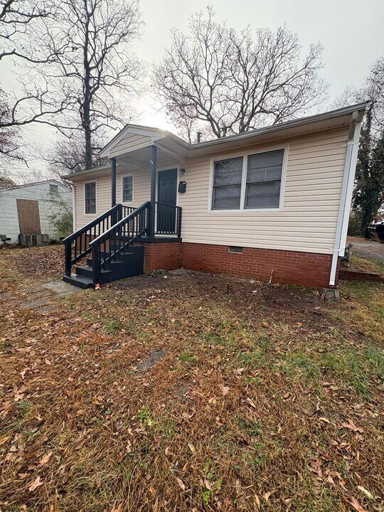 213 W Terrell St in Greensboro, NC - Building Photo
