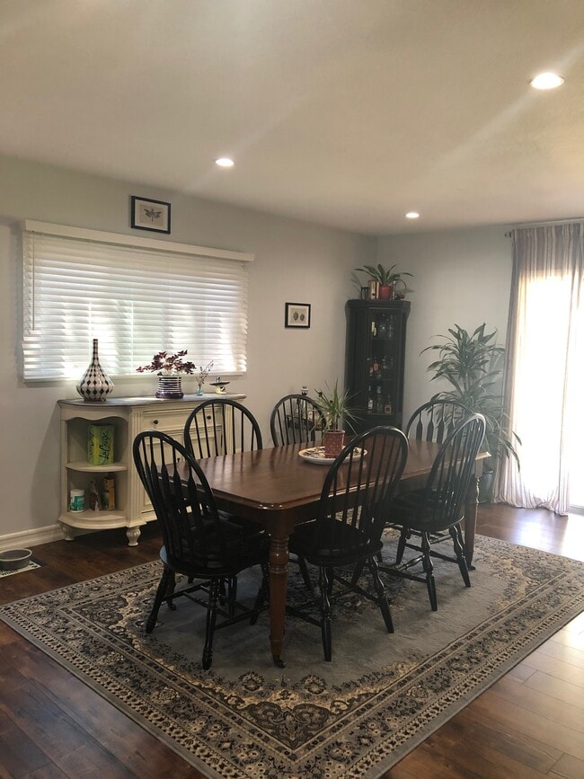 6601 Farralone Ave in Woodland Hills, CA - Building Photo - Building Photo