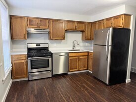 142 Elm St, Unit 2 in Cortland, NY - Building Photo