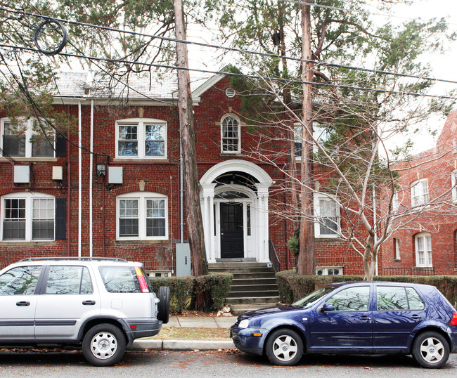 2504 41st St NW in Washington, DC - Building Photo - Building Photo