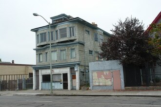 3277 Martin Luther King Jr Way in Oakland, CA - Building Photo - Building Photo