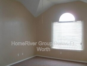 9812 Michelle Dr in Dallas, TX - Building Photo - Building Photo