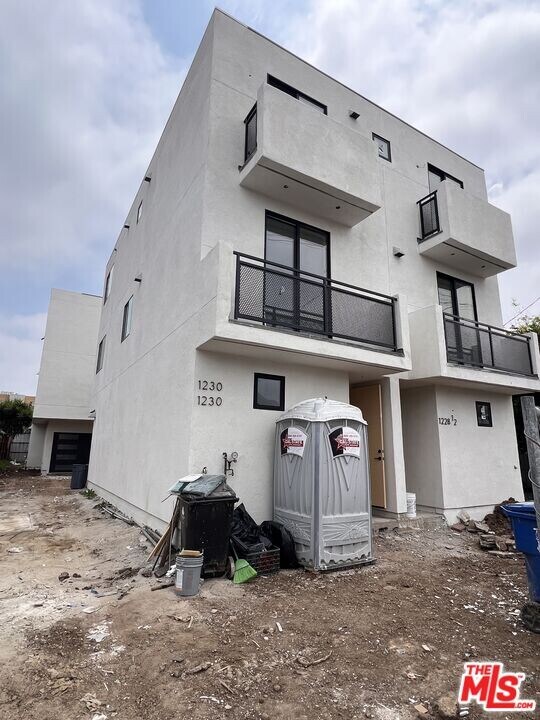 1228 S Berendo St in Los Angeles, CA - Building Photo