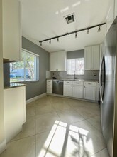 1146 SW 44th Way in Deerfield Beach, FL - Foto de edificio - Building Photo
