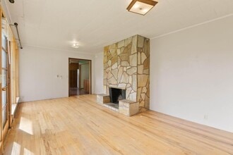 33360 Ferry St in Cloverdale, OR - Building Photo - Building Photo