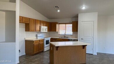 734 E Iris Dr in Gilbert, AZ - Building Photo - Building Photo