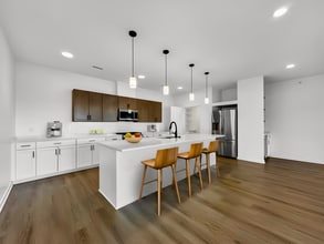 The James on Grand in Des Moines, IA - Foto de edificio - Building Photo