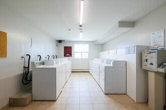 Bradley Court I/II in London, ON - Building Photo - Building Photo