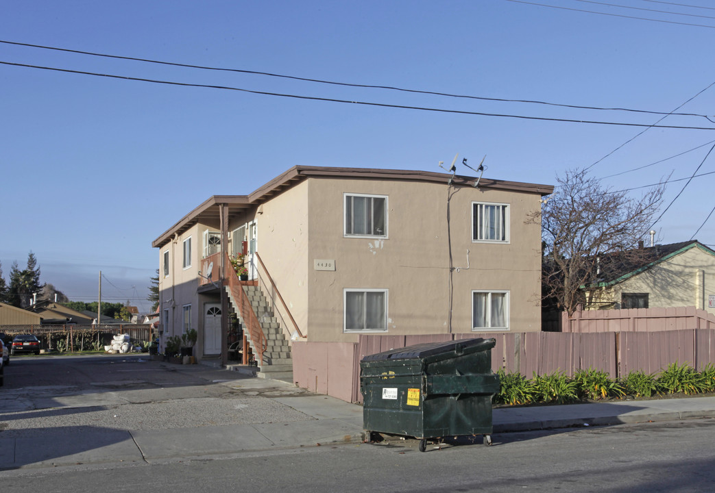 4420-4430 Bassett St in Santa Clara, CA - Building Photo