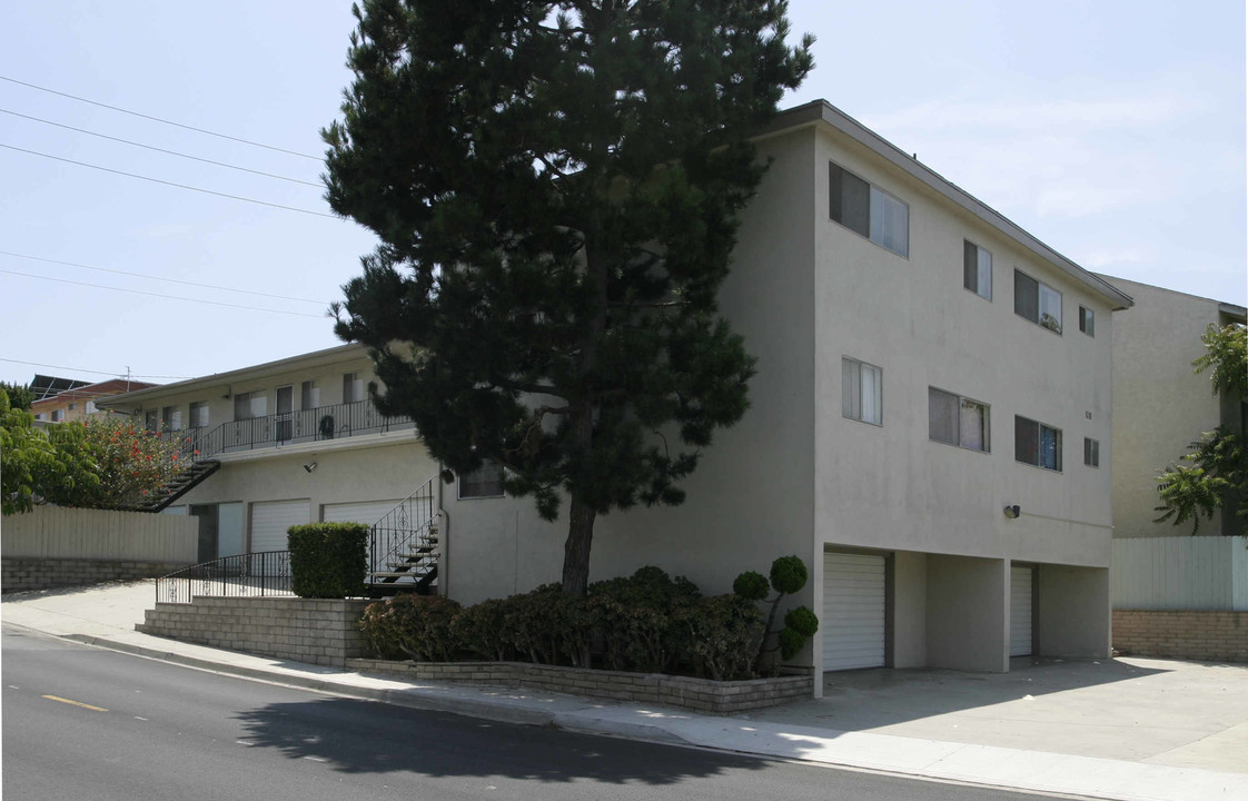 1901 Rindge Ln in Redondo Beach, CA - Building Photo