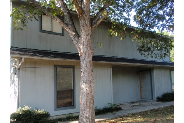 Stone Ridge Apartments in Lockhart, TX - Building Photo - Building Photo