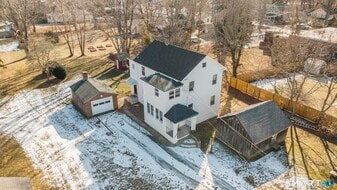 26 Water St in Guilford, CT - Building Photo