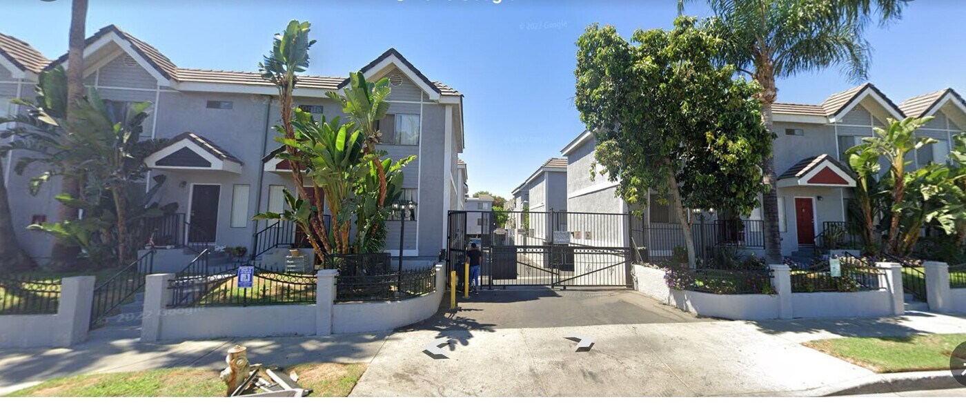 9027-9041 Burnet Ave in Los Angeles, CA - Building Photo