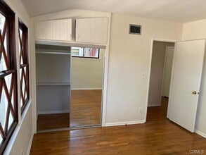 22354 Burbank Blvd in Los Angeles, CA - Building Photo - Building Photo